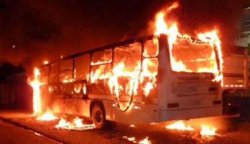 مقتل 47 في حريق بحافلة في الصين والقاء اللائمة على انتحاري