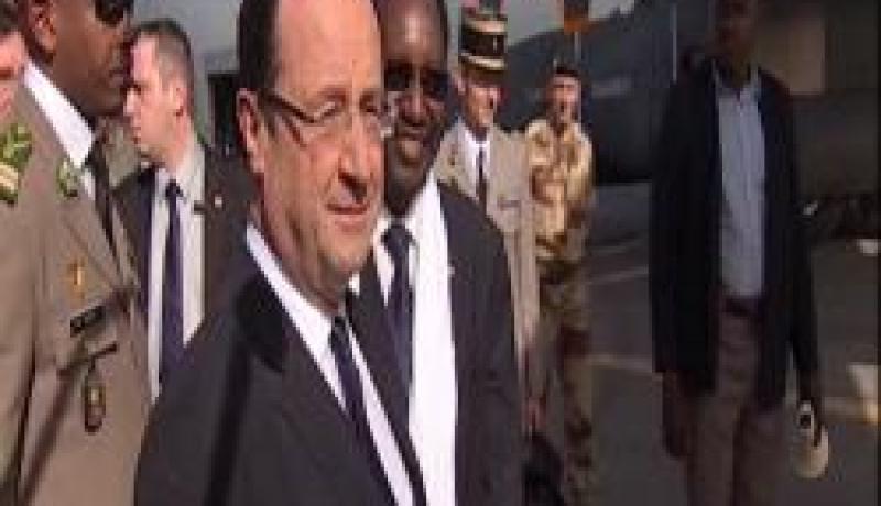 هولاند يعلن القضاء على قائدين للمتشددين في مالي