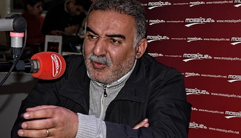 القضاء التونسي يستجوب صحافياً اتهم مسؤولاً في الداخلية بإغتيال بلعيد
