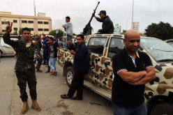 مقتل 3 أشخاص وإصابة 5 أخرين في هجوم مسلح على تظاهرة شرق ليبيا