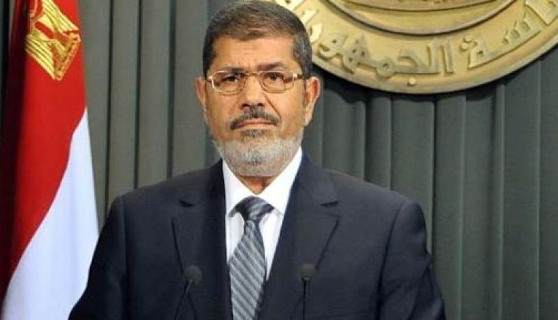 مرسي يهاجم الأعداء ومقتل 2 في اشتباك بين مؤيديه ومعارضيه