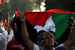 توجيه اتهام إلى فلسطينيتين إثر مشاركتهما فى تظاهرة سلمية