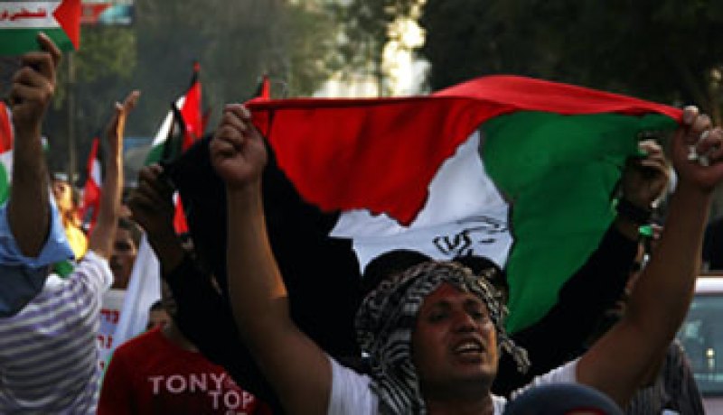 توجيه اتهام إلى فلسطينيتين إثر مشاركتهما فى تظاهرة سلمية