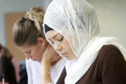 دعوة لحظر الحجاب الاسلامي في الجامعات الفرنسية