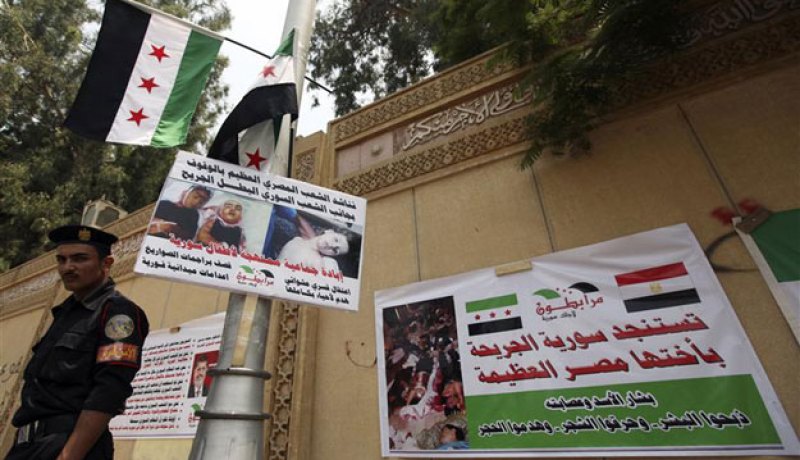 السفارة السورية في القاهرة تغلق ابوابها بعد قطع العلاقات مع دمشق