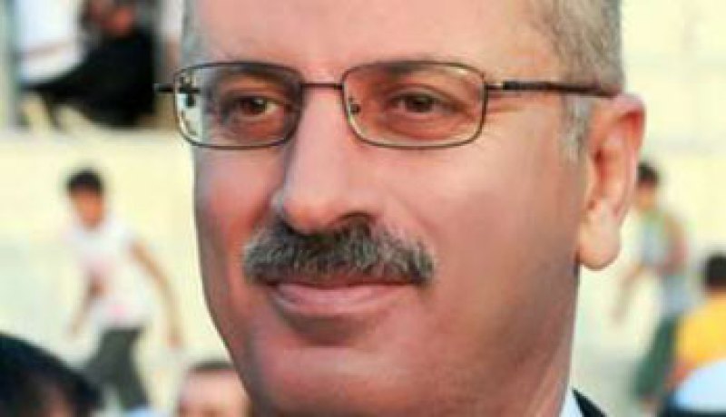 الرئيس الفلسطينى يدرس الاستقالة المفاجئة لرئيس وزرائه الجديد