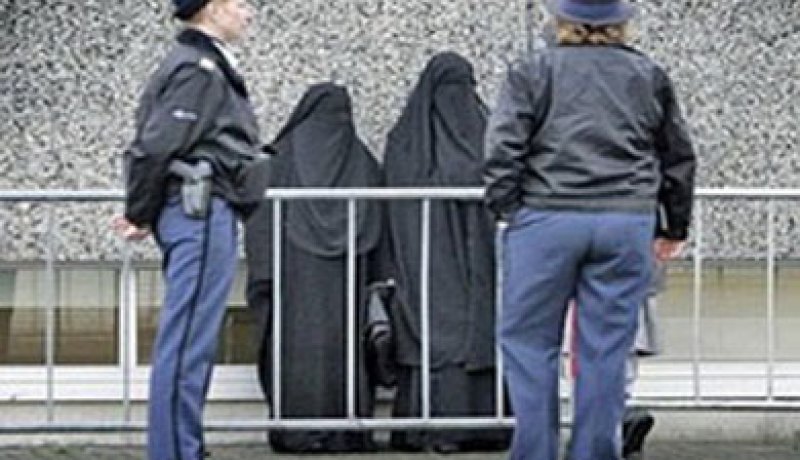 رفع شكوى أمام المحكمة الأوروبية لحقوق الإنسان ضد حظر ارتداء الحجاب في فرنسا