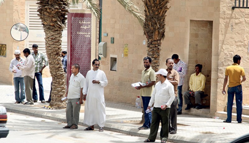 السعودية: لا تصويب لأوضاع العمالة المغادرة بعد انتهاء «مهلة خادم الحرمين»