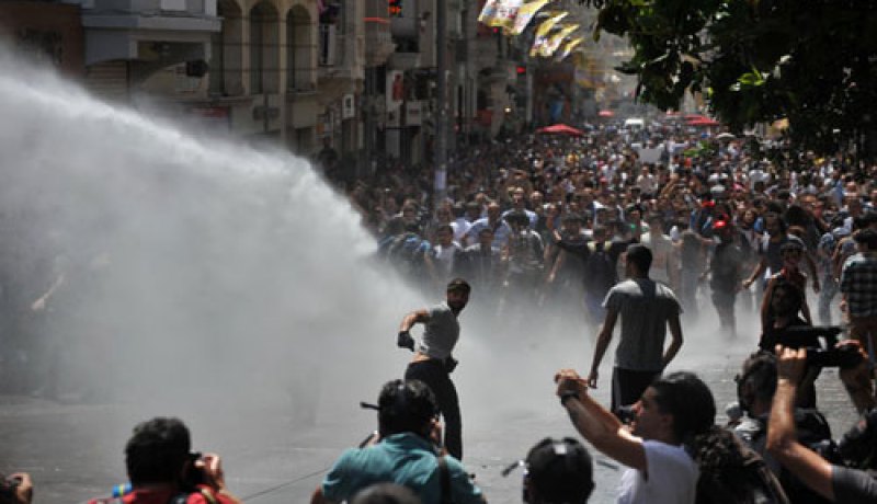 تركيا: 14جريحا خلال احتجاجات باسطنبول