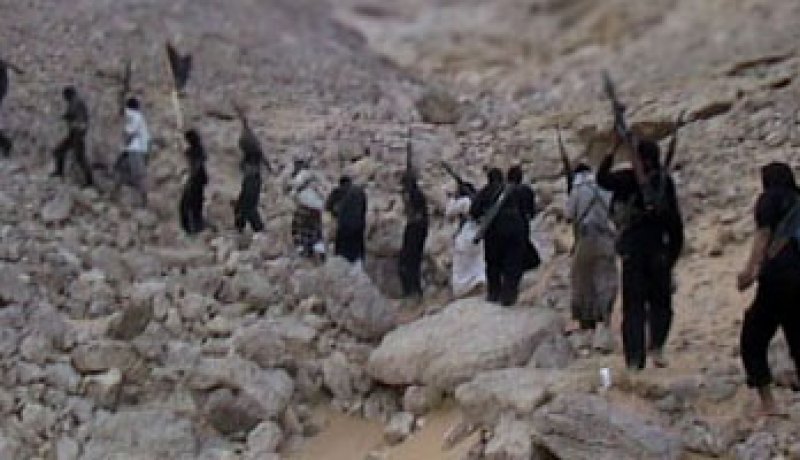 القضاء اليمنى يبدأ محاكمة 21 متهما بالانتماء للقاعدة بينهم مصريون