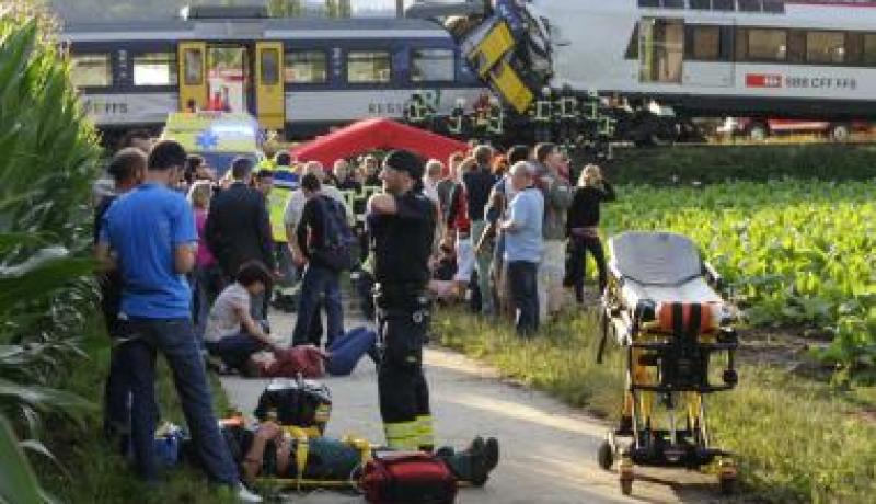 35 جريحا في حادث اصطدام قطارين في سويسرا
