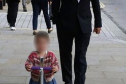 رئيس الوزراء البريطاني يرافق ابنته إلى المدرسة كأي مواطن بدون حراسة