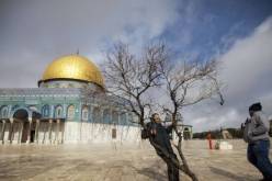 “فلسطينيو 48” يتظاهرون أمام السفارة الأمريكية بتل أبيب رفضا لزيارة أوباما للأقصى