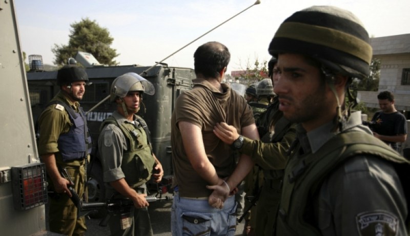 الاحتلال يعتقل فلسطينيا بسبب تعليق على 'فيس بوك'