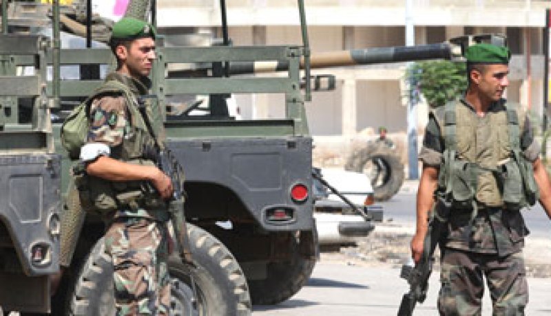 الجيش اللبنانى يصيب شخصا سوريا لأنه أشهر السلاح تجاه حاجز تفتيش