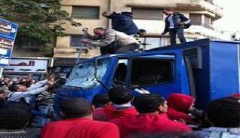 مصرع شخص واصابة شرطي في محاولة لاقتحام مركز شرطة جنوب مصر