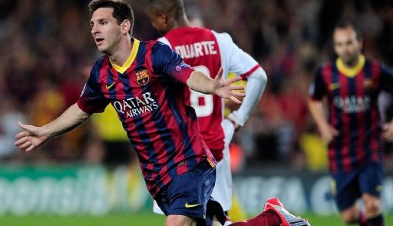 ميسي يقود برشلونة إلى الفوز على أياكس في دوري الأبطال
