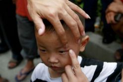 صينى يلقى بطفل من الطابق السادس إثر خلاف عاطفى مع والدته