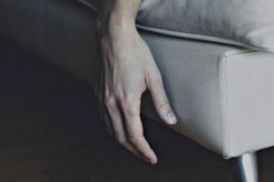 فرد شرطة فرنسى يقتل نفسه بسلاح خدمته بمنزله بالقرب من باريس