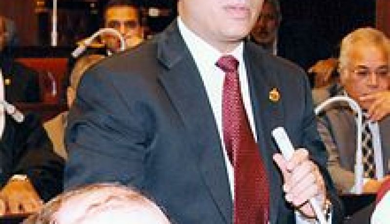 نائب مصري يطالب بإقالة رئيس الحكومة ووزير الداخلية