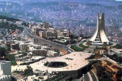 100 بناية مهدد ة بالانهيار في وسط العاصمة 90 بالمائة من البنايات لا تخضع إلى المخططات العمرانية و السلطات الوصية المتورط الأكبر في فوضى العمران      آمال لكال   كشفت الدراسة التي تقوم بها مديرية السكن المتعلقة بإحصاء البنايات الهشة على مستوى وسط  العاصمة