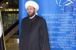 مفتى سوريا ينفى الاتفاق على تقديم الانتخابات الرئاسية وترشح الأسد