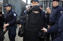 اشتباكات بين الشرطة الفرنسية وأقارب «منتقبة» عقب طلب الاطلاع على بطاقتها