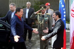 الرئيس احمدي نجاد يشارك في مراسم تشييع تشافيز