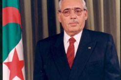 الرئيس الأسبق علي كافي ينتقل إلى رحمة الله