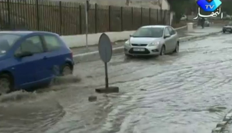 قطع العديد من الطرقات في ولايات الوطن بسبب تراكم الثلوج