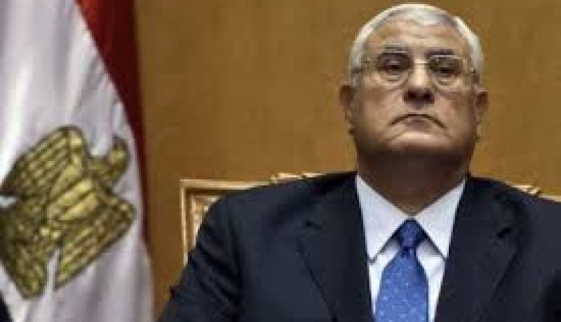 عدلي منصور يصدر قرارا بتخفيف عقوبة إهانة الرئيس