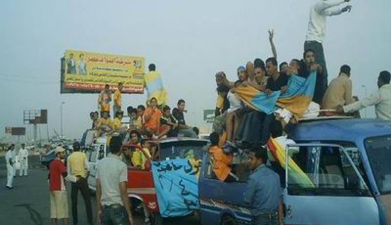 انصار نادي الاسماعيلي  يتظاهرون احتجاجا على نقل مباراة فريقهم مع اتحاد الجزائر إلى الاسكندرية