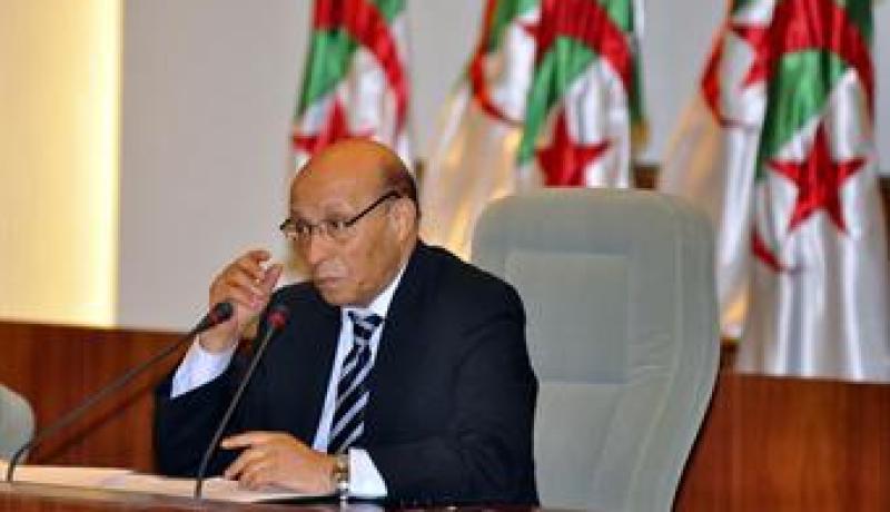 ولد خليفة يقرر وقف زيارات وفود البرلمانيين إلى الولايات