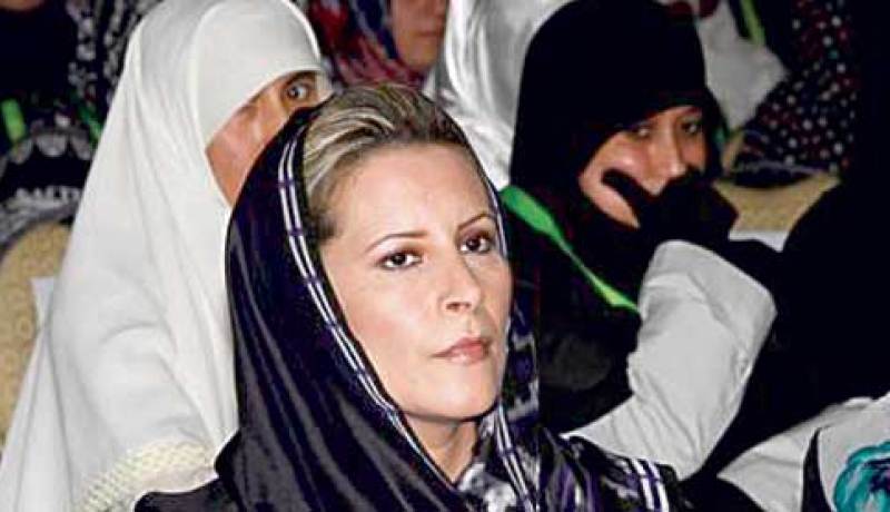 بعض أفراد من عائلة القذافي غادروا فعلا الجزائر بطلب منهم