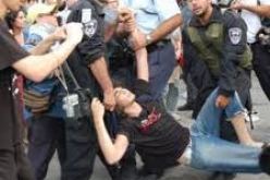 مستوطنون يهود يعتدون على شاب فلسطيني ويصيبونه بكسور شمال الضفة الغربية