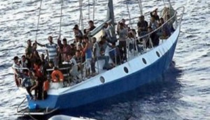 وفاة مهاجرين سريين اثنين على زورق لحرس السواحل الايطالي