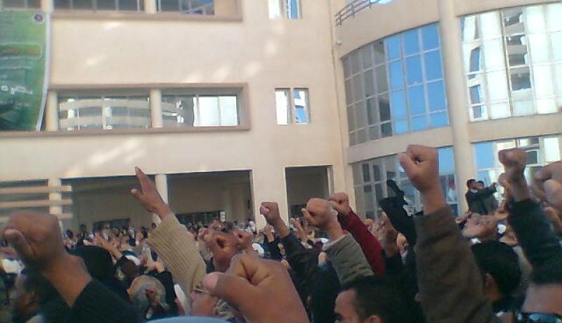 طلاب جامعة الوادي يشتكون من نقص الأمن أمام الحرم الجامعي