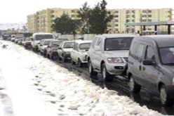 شلل مروري في طرقات العاصمة بسبب الثلوج
