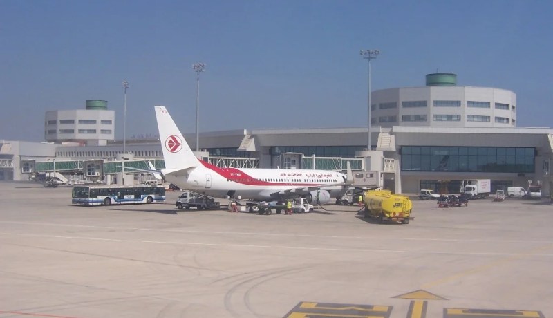 تحقيقات حول مضيّفي طيران شكّلوا شبكة لتهريب أجهـزة آيباد وآيفون