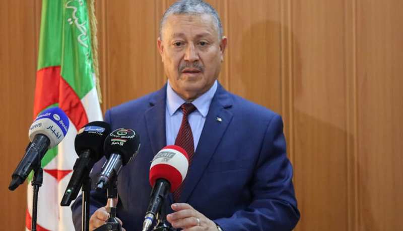 وزير الموارد المائية يجتمع بالمديرين الولائيين للتحضير لموسم اصطياف 2019