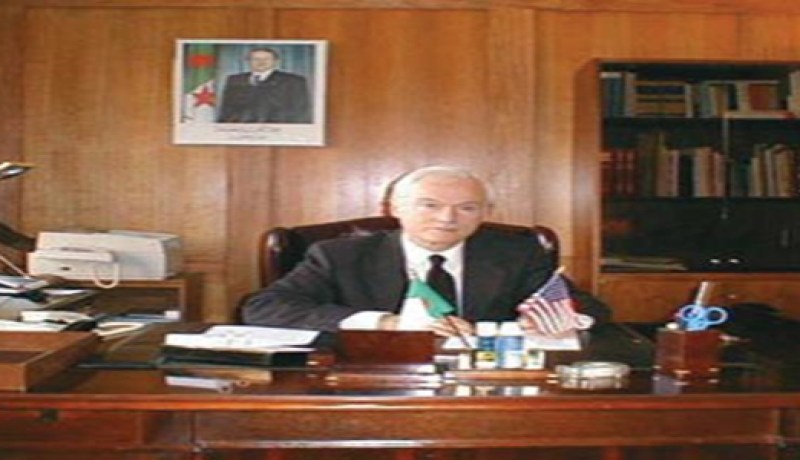 إدريس الجزائري يتلقى ميدالية القدس من طرف الرئيس محمود عباس