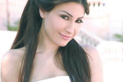 بالصور الفنانة اللبنانية يارا تحتفل بعيد ميلادها وسط أصدقائها