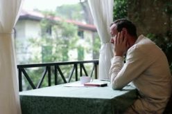 لاعتقادها أنها ستقيّدني بالأولاد زوجتي لا تتوقف عن الإنجاب