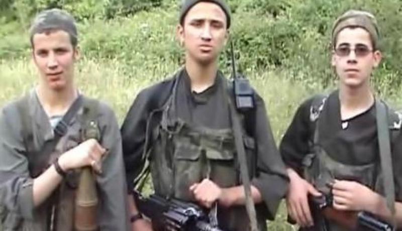 توقيف 11 مراهقا زودوا ” القاعدة ” بالمتفجرات