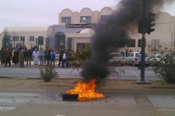 عشرات الشباب يغلقون مقر مجلس قضاء الوادي