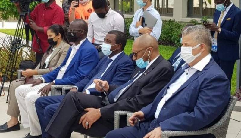 عمارة يحضر الندوة الصحفية لرئيس الكاف بالبنين