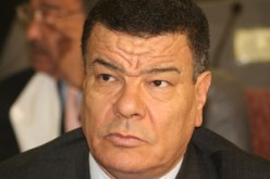 شرطي يمنع سعداني من مغادرة الوطن؟