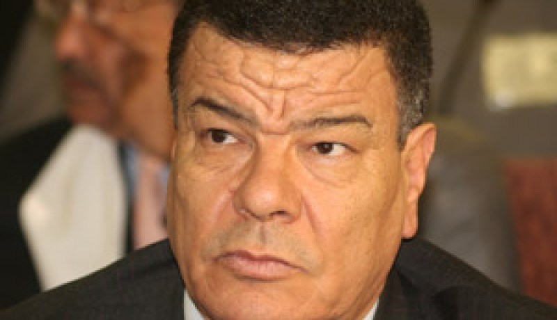 شرطي يمنع سعداني من مغادرة الوطن؟