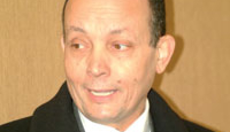 لوح يطالب بالتقرير وتو نائم في العسل
