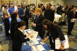 الاقتصاد الاميركي يخسر 131 ألف وظيفة